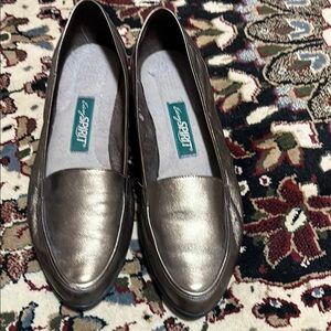 Easy Spirit Women's Metallic Loafers